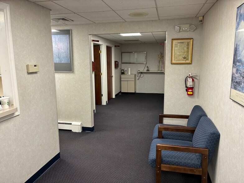 219-221 Old Hook Rd, Westwood, NJ à louer - Photo de l’immeuble – Image 3 sur 8