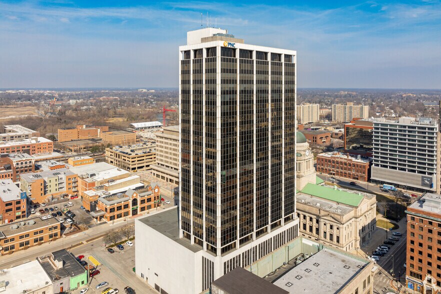 110 W Berry St, Fort Wayne, IN à louer - Photo principale – Image 1 sur 24