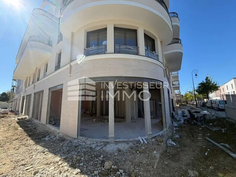 Local commercial dans Le Plessis-Trévise à louer - Photo de l’immeuble – Image 3 sur 8