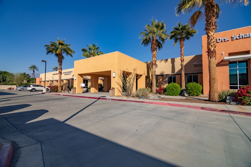 44651 Village Court Dr, Palm Desert, CA à vendre - Photo de l’immeuble – Image 3 sur 42