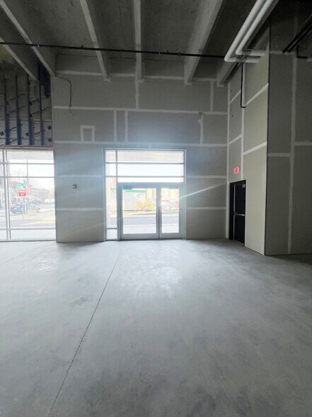 202 W Berry St, Fort Wayne, IN à louer - Photo intérieure – Image 3 sur 9