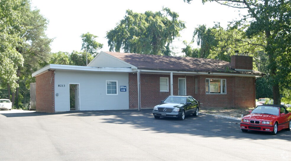 8213 Ritchie Hwy, Pasadena, MD à louer - Photo de l’immeuble – Image 1 sur 4