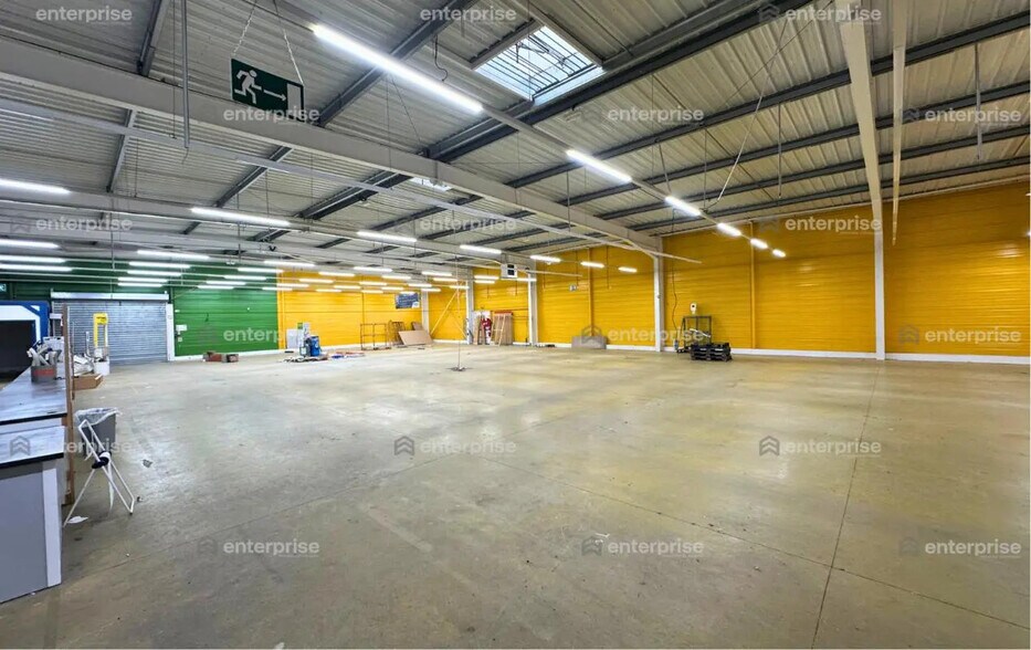 Local commercial dans Maignelay-Montigny à louer - Photo de l’immeuble – Image 3 sur 4