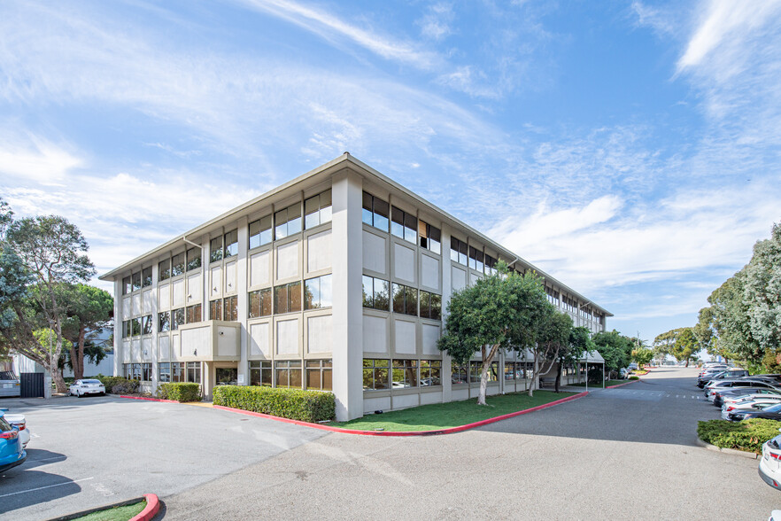 1001 Sneath Ln, San Bruno, CA à louer - Photo de l’immeuble – Image 3 sur 16