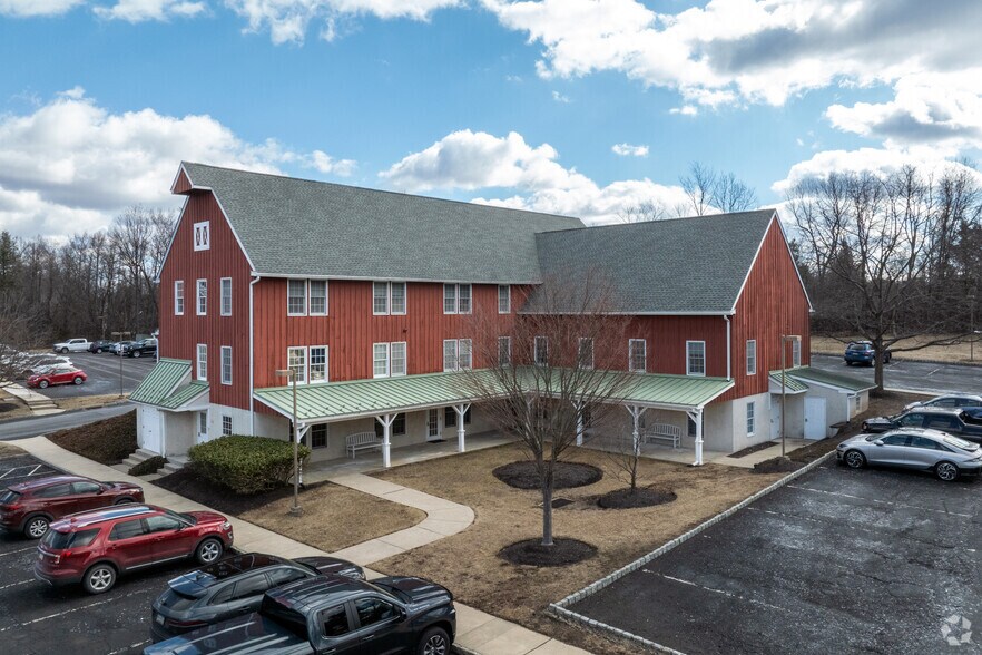 405 Farm Ln, Doylestown, PA à louer - Photo principale – Image 1 sur 12