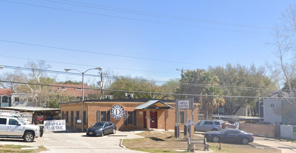 1842 Bandera Rd, San Antonio, TX à vendre - Photo de l’immeuble – Image 2 sur 2