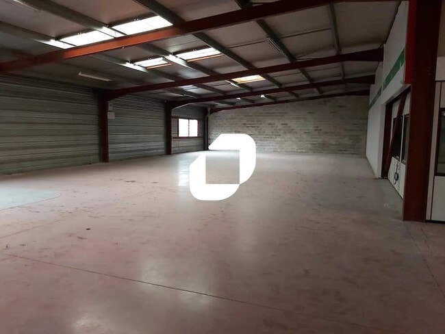 Plus de détails pour Bureau, Industriel/Logistique à louer