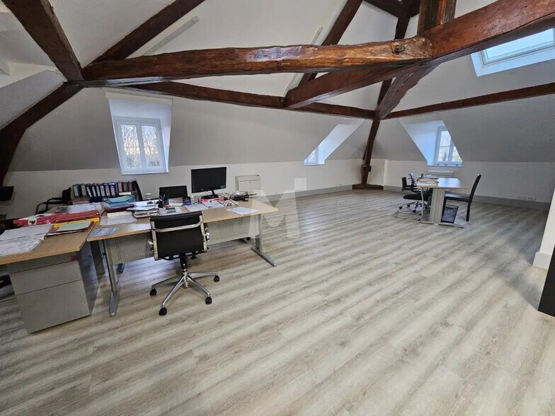 Bureau dans Corbeil-Essonnes à louer - Photo de l’immeuble – Image 2 sur 5