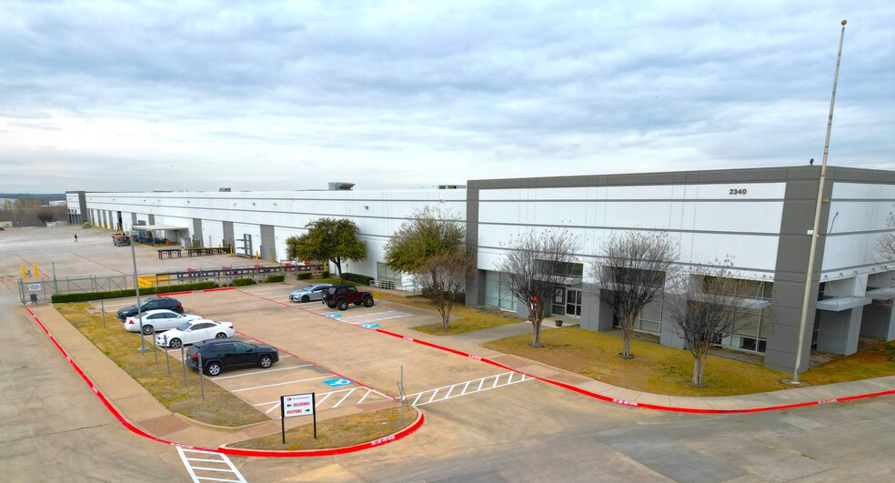 2340 W I-35, Denton, TX à louer - Photo de l’immeuble – Image 2 sur 4