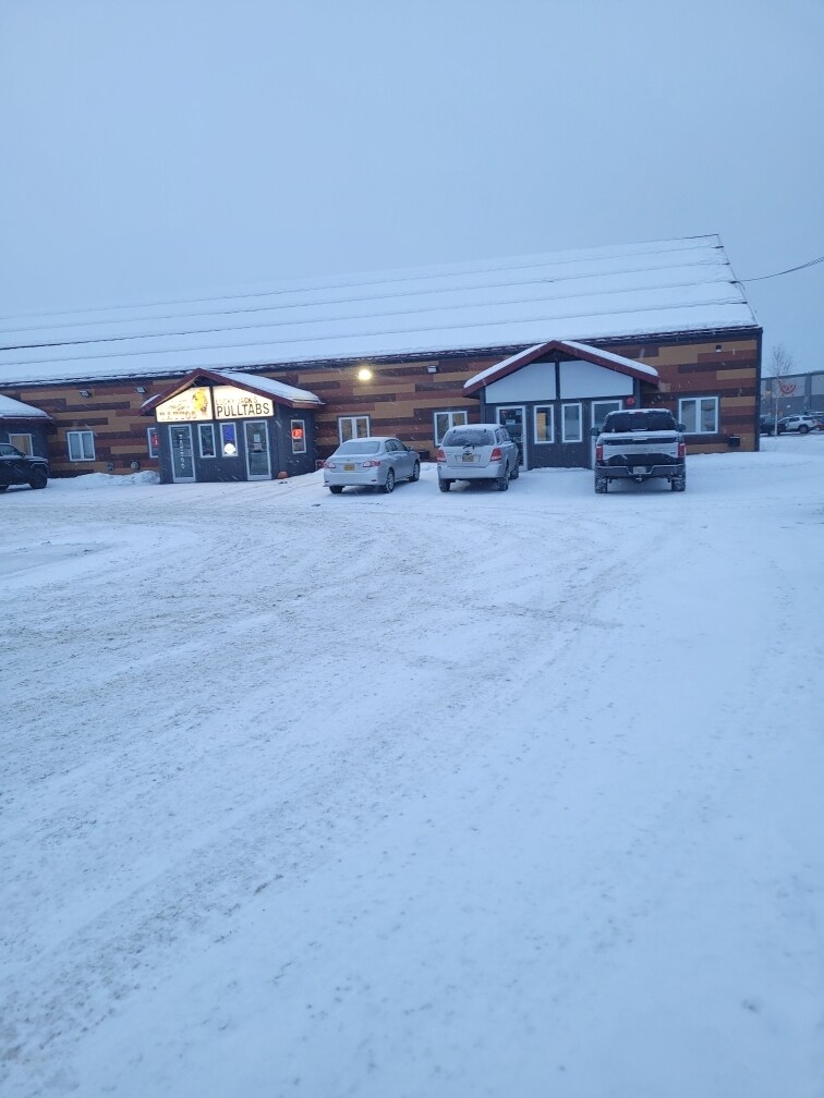 910 Old Steese Hwy, Fairbanks, AK à louer Photo de l’immeuble– Image 1 sur 9