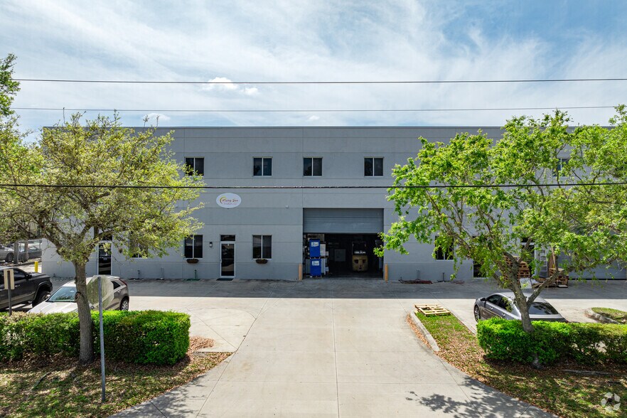 10951 Harmony Park Dr, Bonita Springs, FL à louer - Photo de l’immeuble – Image 1 sur 10