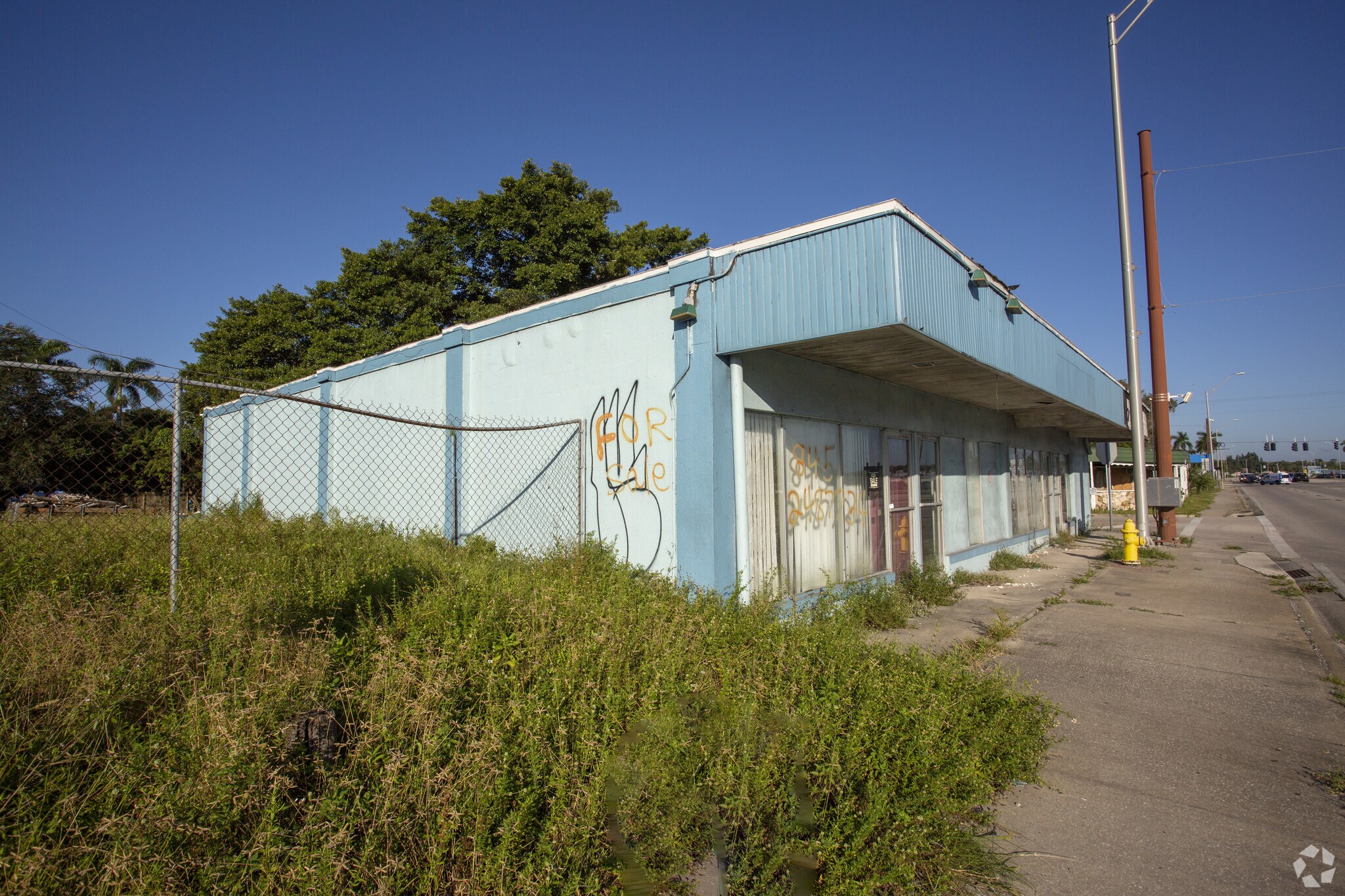 1181 N Tamiami Trl, North Fort Myers, FL à vendre Photo de l’immeuble– Image 1 sur 3