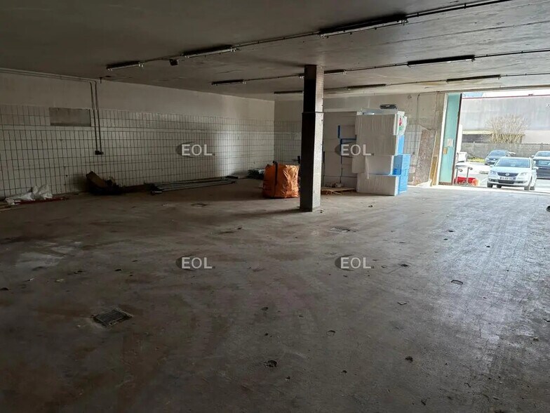 Local d’activités dans Ozoir-la-Ferrière à louer - Photo de l’immeuble – Image 2 sur 2