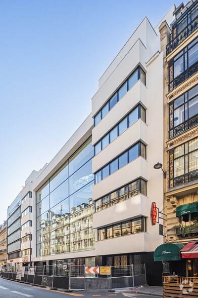 32-34 rue Marbeuf, Paris à louer - Photo de l’immeuble – Image 3 sur 6