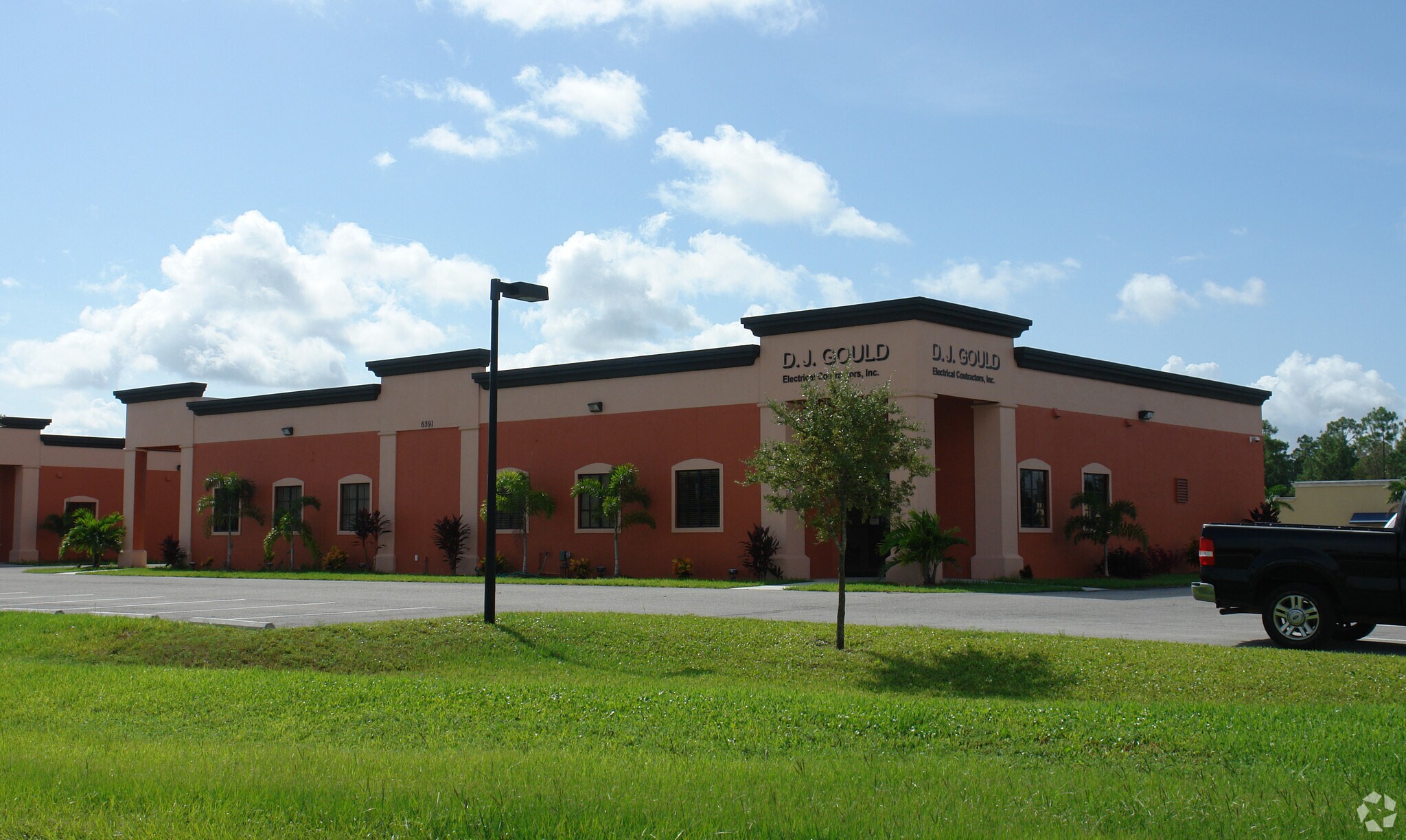 6391 Corporate Park Cir, Fort Myers, FL à louer Photo de l’immeuble– Image 1 sur 23