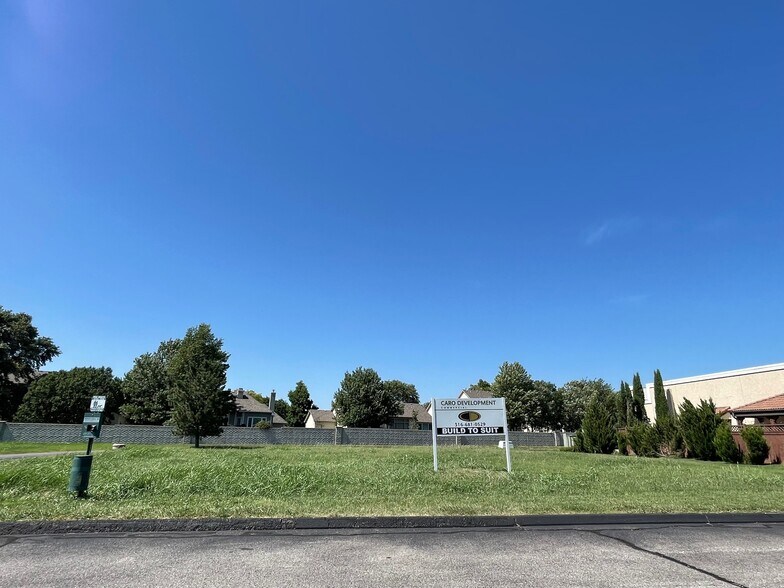 7718-7730 E. 37th St., Wichita, KS à vendre - Photo de l’immeuble – Image 2 sur 7