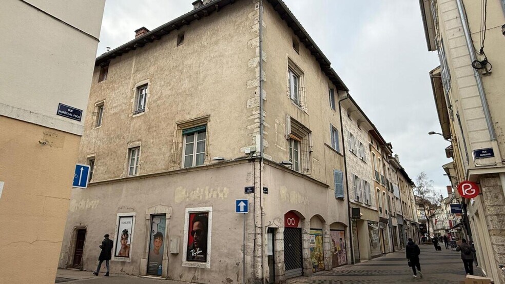 Local commercial dans Bourg-en-Bresse à louer - Photo de l’immeuble – Image 2 sur 9