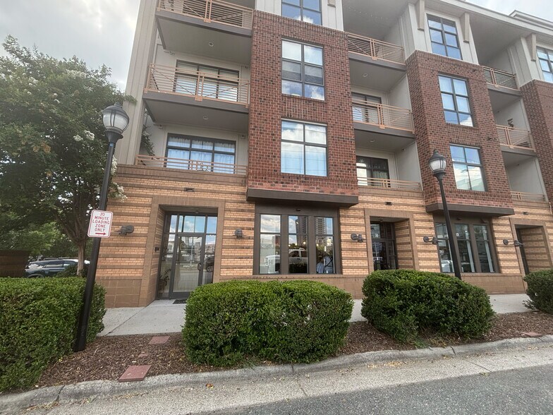 360-370 N Broad St, Winston-Salem, NC à vendre - Photo de l’immeuble – Image 3 sur 9