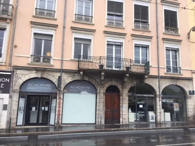 Local commercial dans Lyon à louer - Photo de l’immeuble – Image 3 sur 17