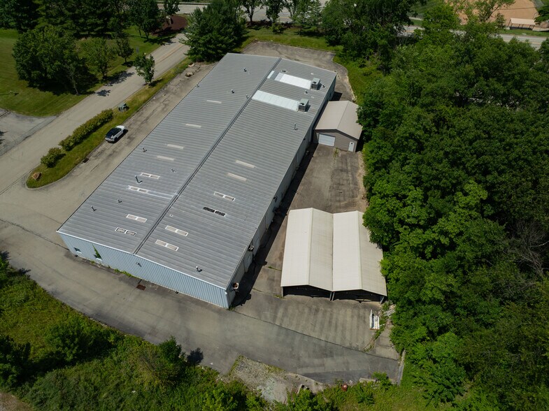 11075 Parker Dr, Irwin, PA à vendre - Photo de l’immeuble – Image 2 sur 36