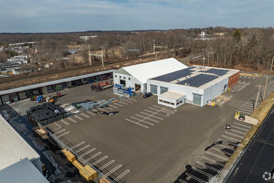252-262 Depot Rd, Milford, CT à vendre - Photo de l’immeuble – Image 1 sur 47