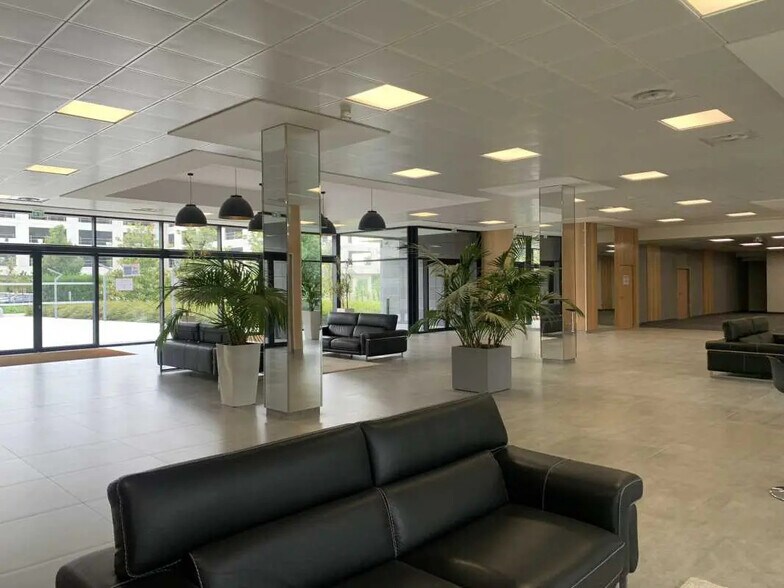 Bureau dans Jossigny à louer - Hall d’entrée – Image 2 sur 16