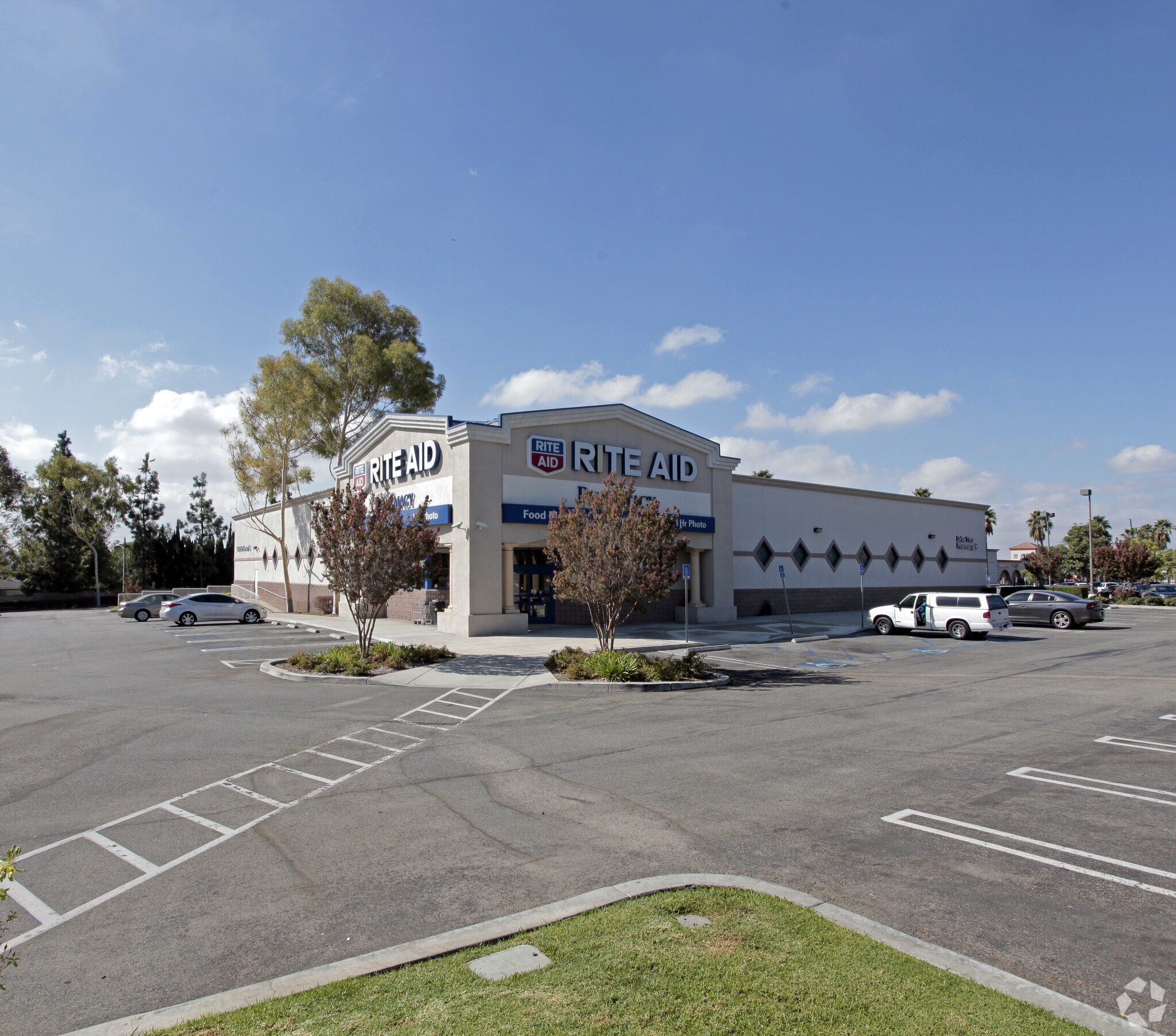 1700 W Whittier Blvd, La Habra, CA à louer Photo de l’immeuble– Image 1 sur 4