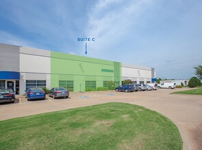 5700 SW 36th St, Oklahoma City, OK à louer Photo de l’immeuble– Image 1 sur 2