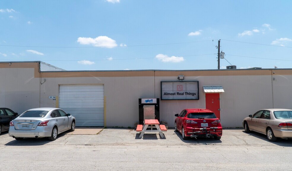820 Shelby Ln, Austin, TX à louer - Photo de l’immeuble – Image 3 sur 7