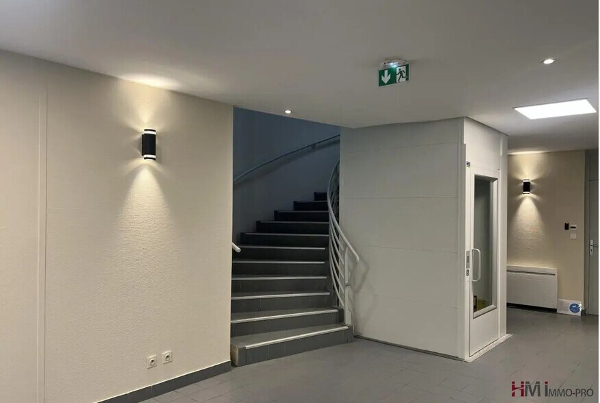Bureau dans Mont-Saint-Aignan à louer - Photo de l’immeuble – Image 2 sur 6