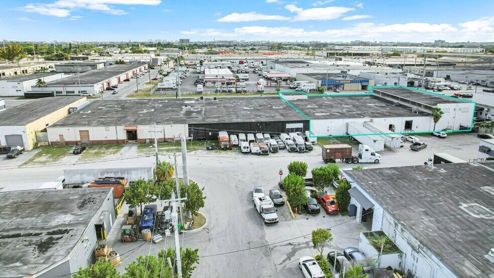 3601 NW 54th St, Miami, FL à louer - Photo de l’immeuble – Image 3 sur 4
