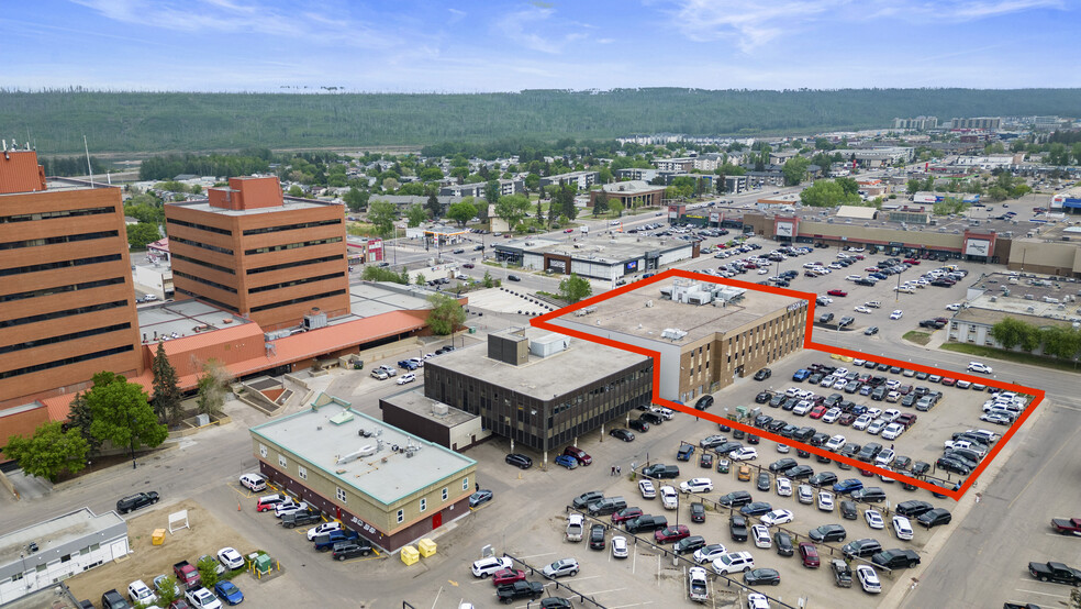9816 Hardin St, Fort McMurray, AB à louer - Photo de l’immeuble – Image 2 sur 24