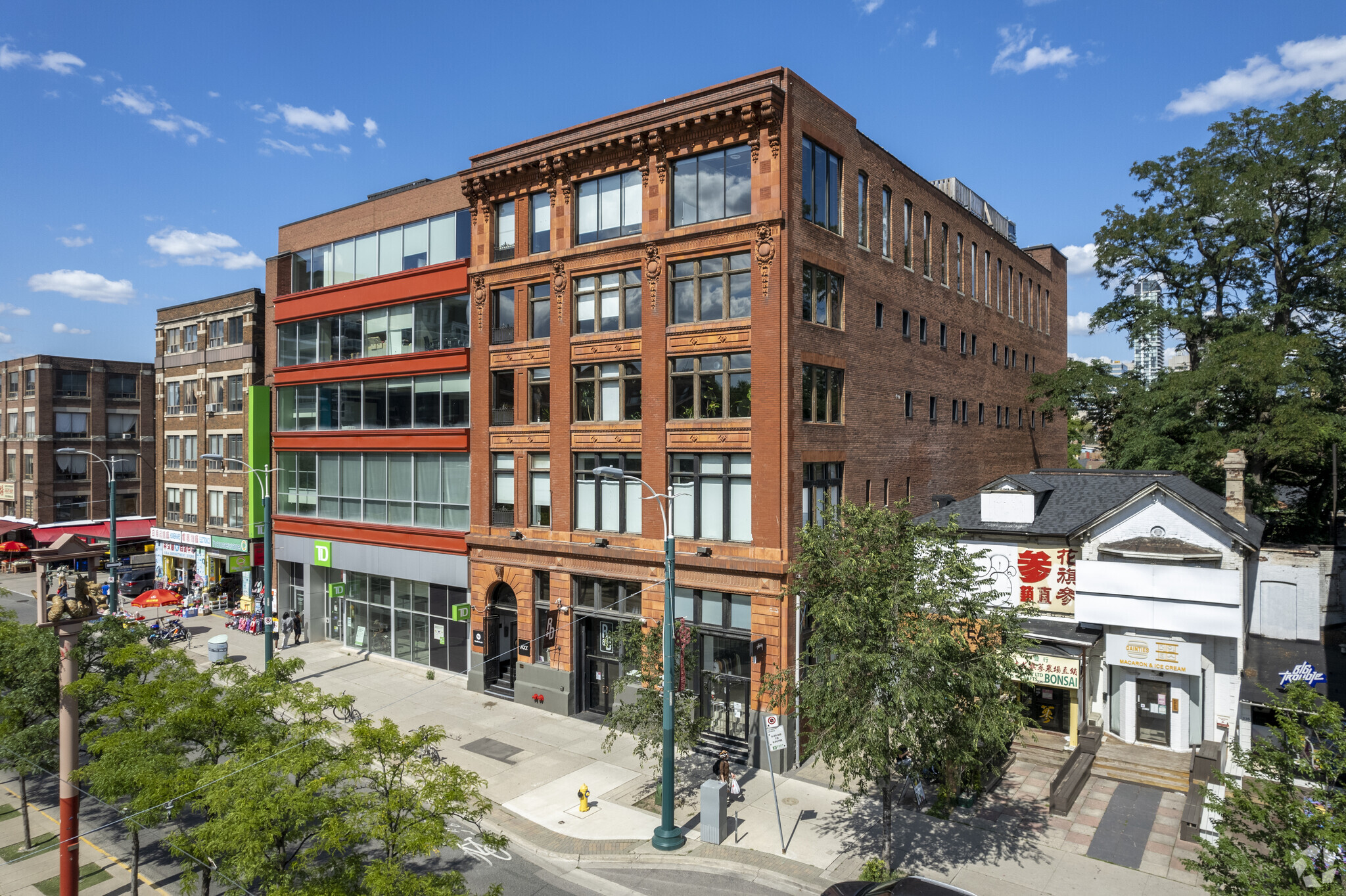 241 Spadina Ave, Toronto, ON à louer Photo principale– Image 1 sur 7