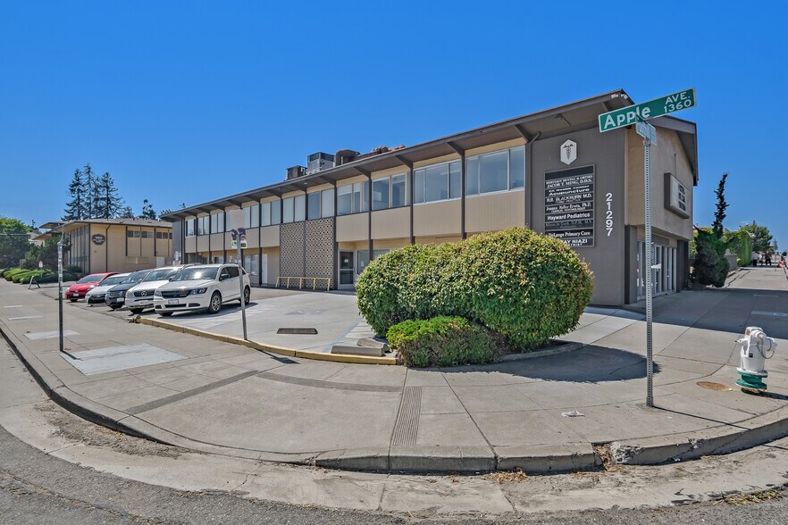 21297 Foothill Blvd, Hayward, CA à louer - Photo de l’immeuble – Image 3 sur 16