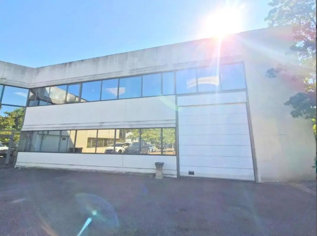 Local d’activités dans Poissy à louer Photo de l’immeuble– Image 1 sur 13