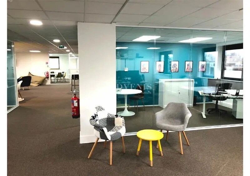 Bureau dans Lognes à louer - Photo de l’immeuble – Image 2 sur 6