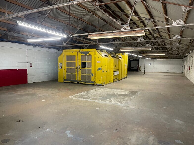 5005 E Cesar Chavez St, Austin, TX à louer - Photo de l’immeuble – Image 2 sur 4