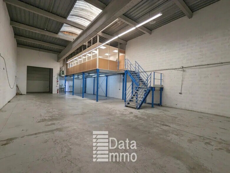 940 Rue Charles De Gaulle, Mareuil-lès-Meaux à louer - Photo de l’immeuble – Image 1 sur 9