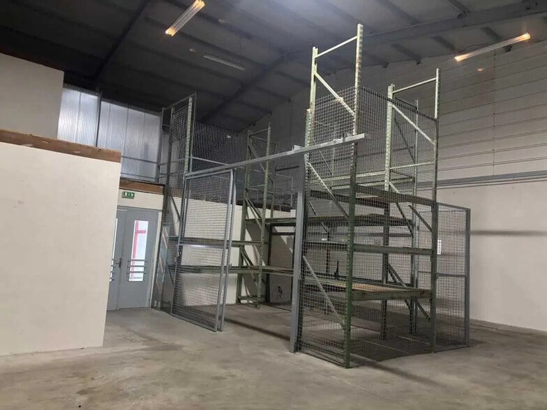 Local d’activités dans Villars à louer - Photo de l’immeuble – Image 2 sur 3