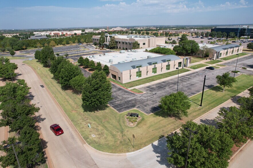 3201 Quail Springs Pky, Oklahoma City, OK à louer - Photo de l’immeuble – Image 1 sur 3