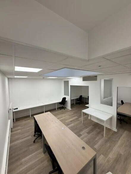 Local commercial dans Paris à louer - Photo de l’immeuble – Image 3 sur 13