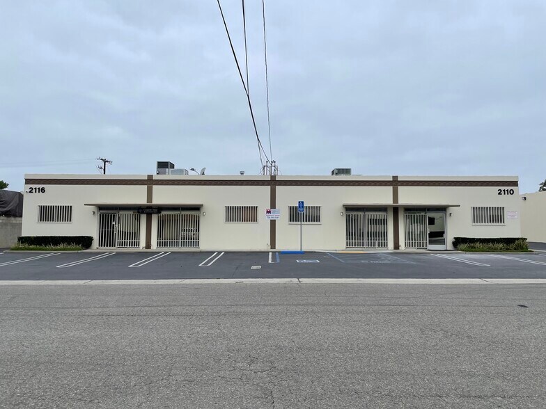 2110-2116 S Wright St, Santa Ana, CA à louer - Photo de l’immeuble – Image 1 sur 5