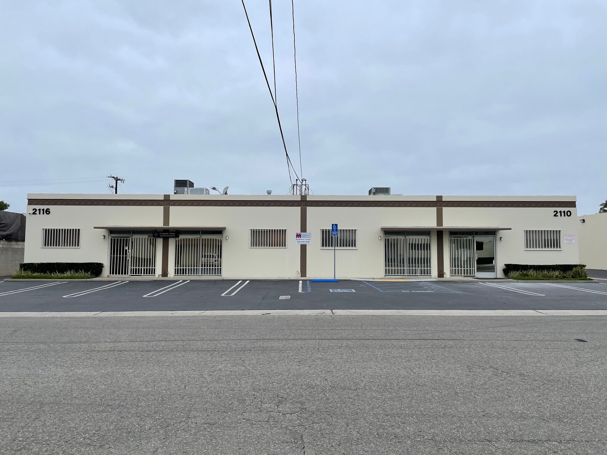 2110-2116 S Wright St, Santa Ana, CA à louer Photo de l’immeuble– Image 1 sur 6