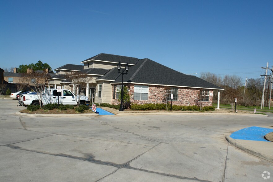 7330 Fern Ave, Shreveport, LA à louer - Photo principale – Image 1 sur 26