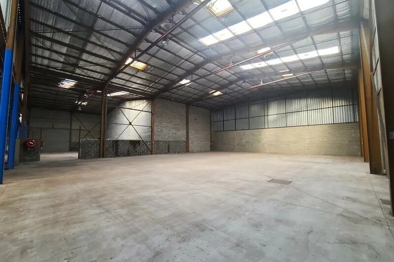 Local d’activités dans Béziers à louer - Photo de l’immeuble – Image 3 sur 9