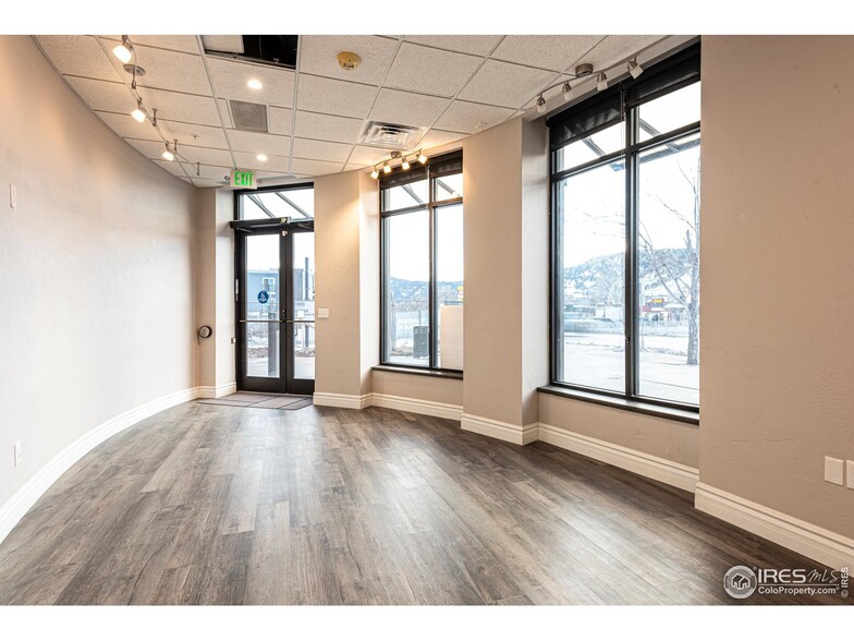 Two Office/ Retail condos portefeuille de 2 biens à vendre sur LoopNet.fr - Photo intérieure – Image 2 sur 9