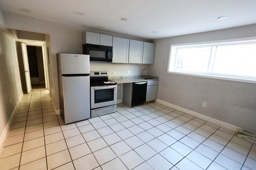 5058 Astor Pl SE, Washington, DC à vendre - Photo intérieure – Image 3 sur 5