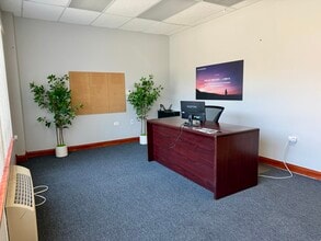 820-840 W Lake St, Roselle, IL à louer Photo intérieure– Image 2 sur 7