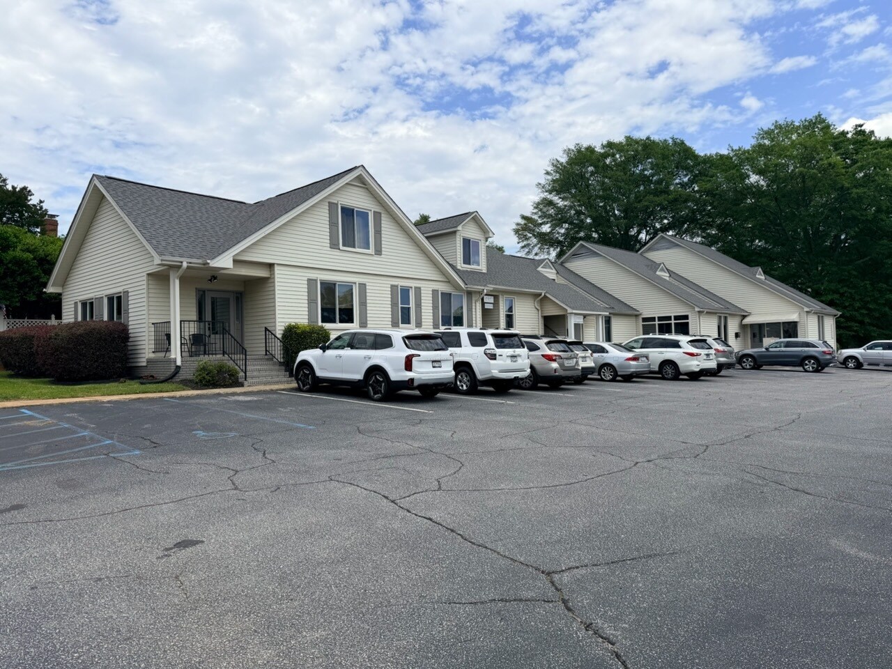8 Sycamore Dr, Greenville, SC à louer Photo principale– Image 1 sur 16
