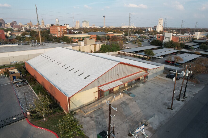 319 W Peden, San Antonio, TX à vendre - Photo de l’immeuble – Image 3 sur 15